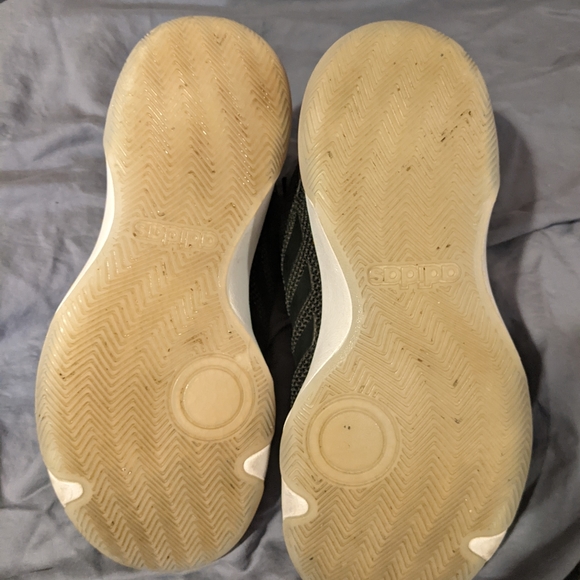 Adidas men's 8 1/2 sneaker - Picture 3 of 4